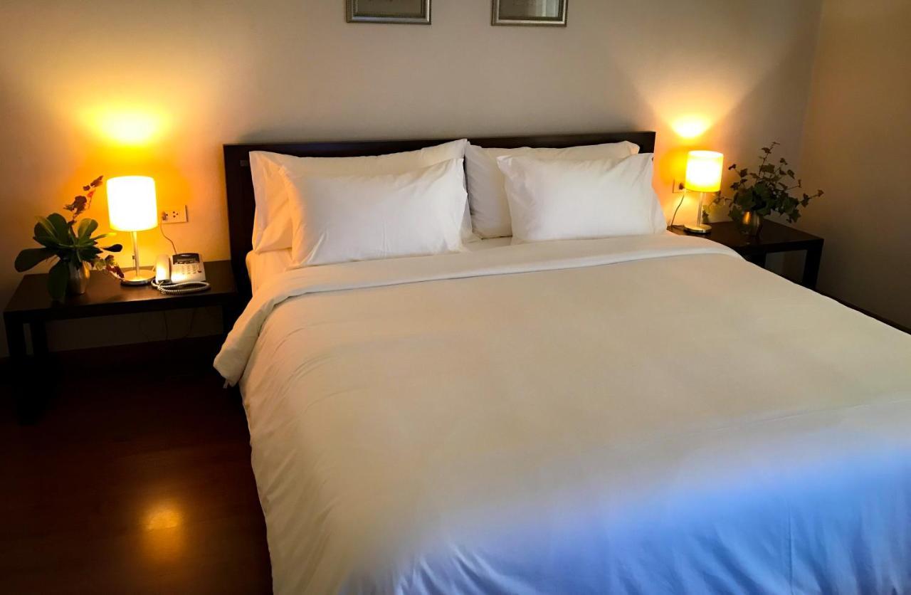 Siam Bright Suite Bangkok Exteriör bild