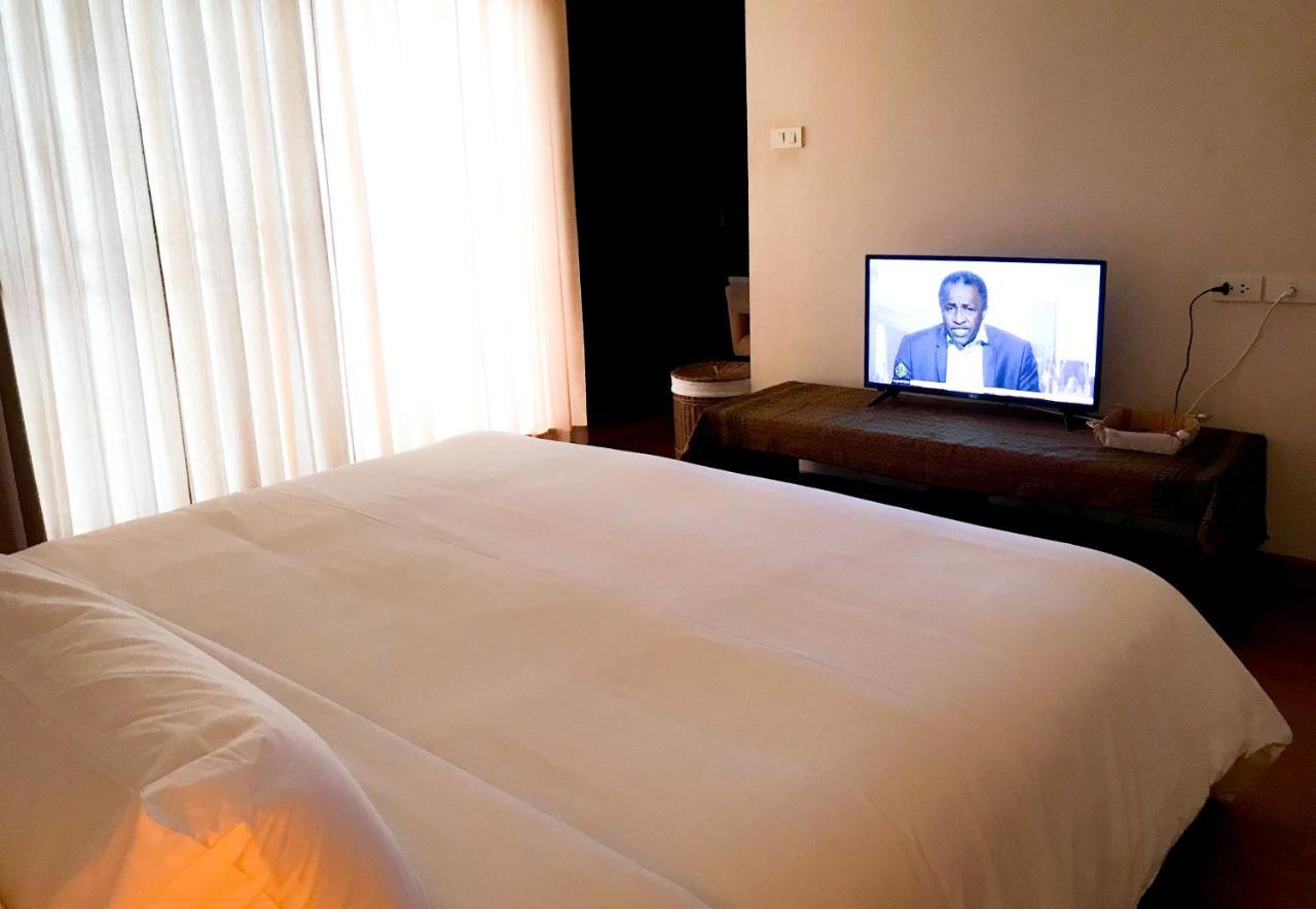 Siam Bright Suite Bangkok Exteriör bild