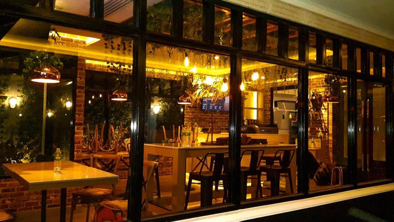 Siam Bright Suite Bangkok Exteriör bild
