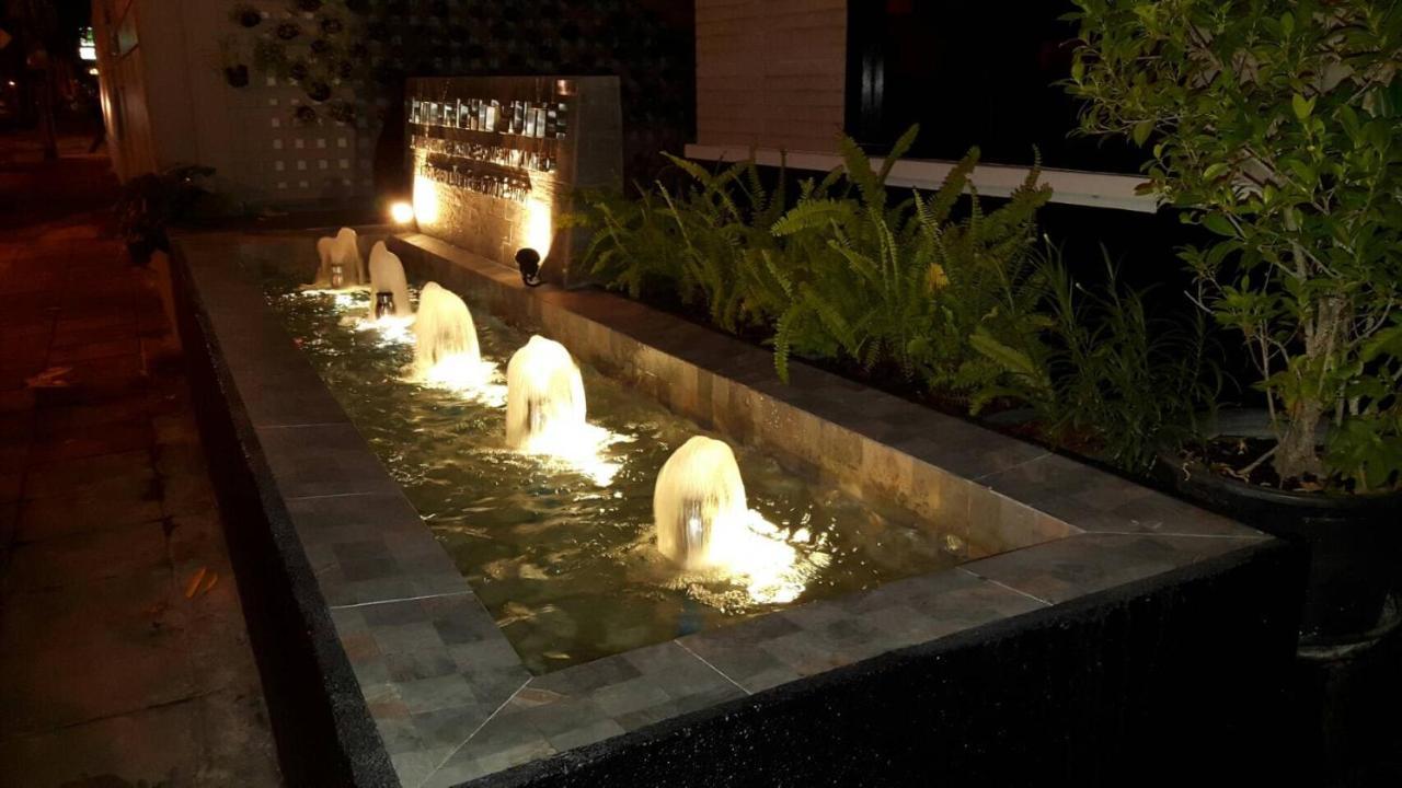 Siam Bright Suite Bangkok Exteriör bild